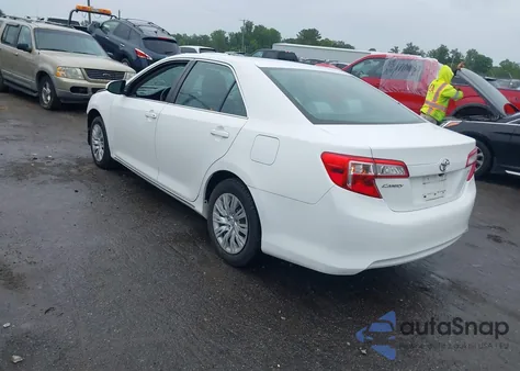 2013 Toyota Camry Le z USA, uszkodzony, nr VIN 4T4BF1FK4DR314790